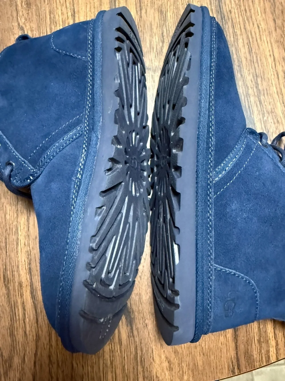 Men's Ugg Navy Suede Lace-Up Casual Boots Ugg Plush Lining Mens size 8 heel tab